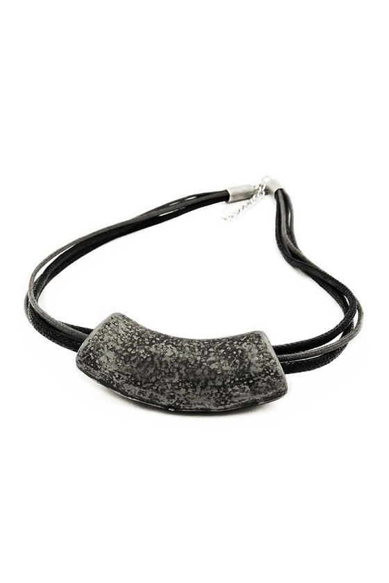 NECKLACE TUBE FLAT CURVED SILVER-GREY 50CM
