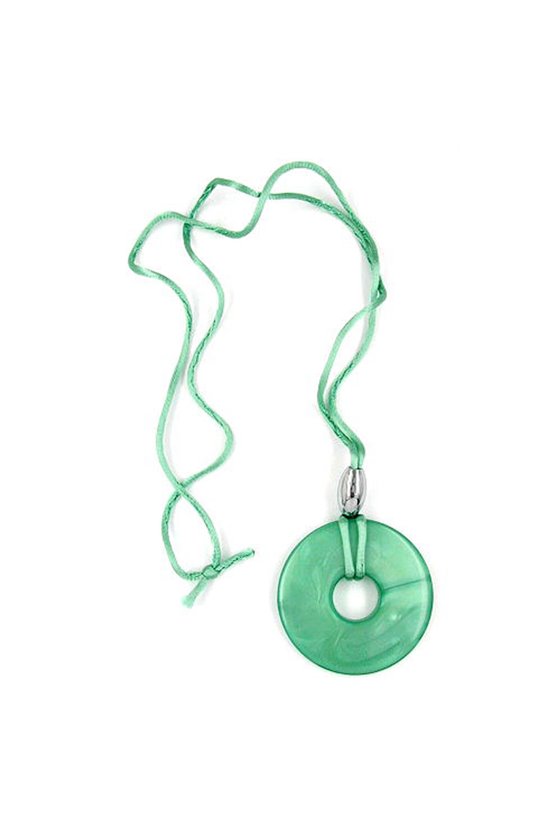 NECKLACE ROUND PENDANT SILKY GREEN