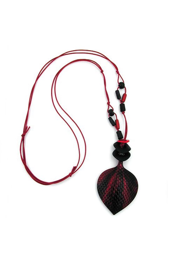 NECKLACE SCALED LEAF BLACK-RED 95CM