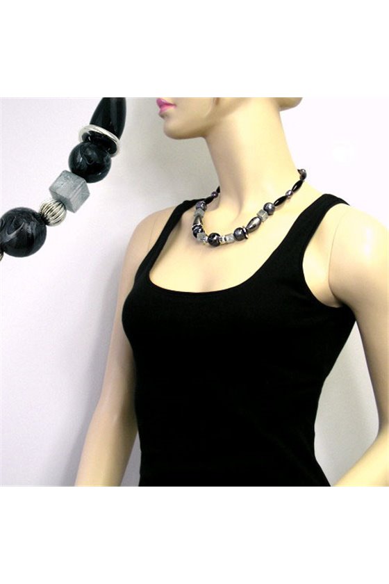NECKLACE BLACK AND SILVERGREY BEADS