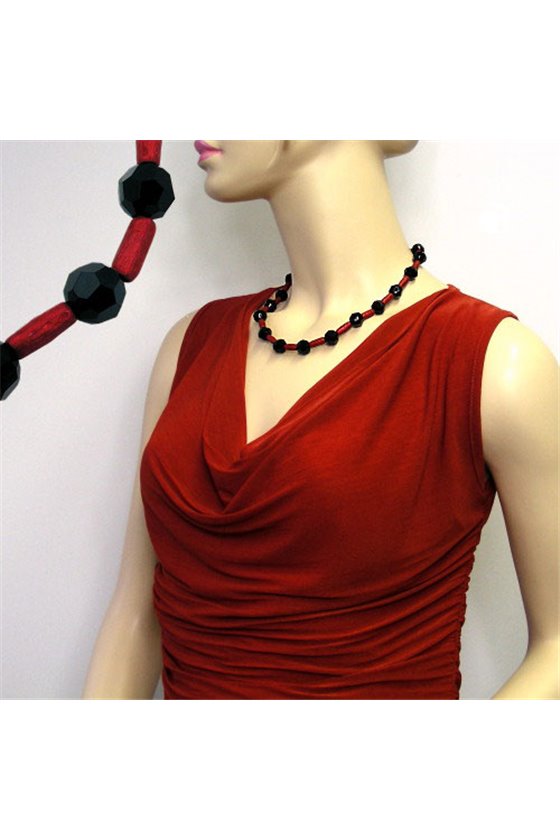 NECKLACE RED AND BLACK BEADS