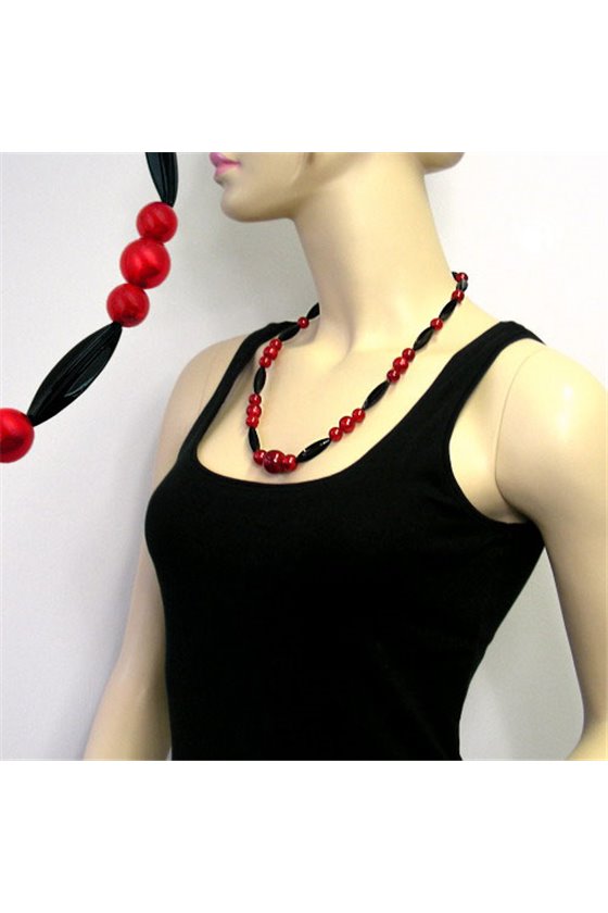 NECKLACE OLIVE SHAPED AND ROUND BEADS RED AND BLACK