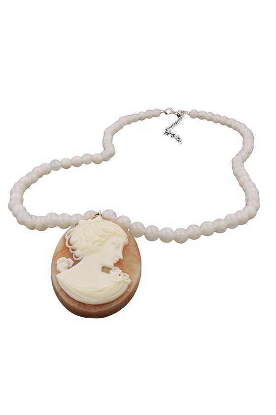 NECKLACE CARVED GEM BEADS CREAM COLORED