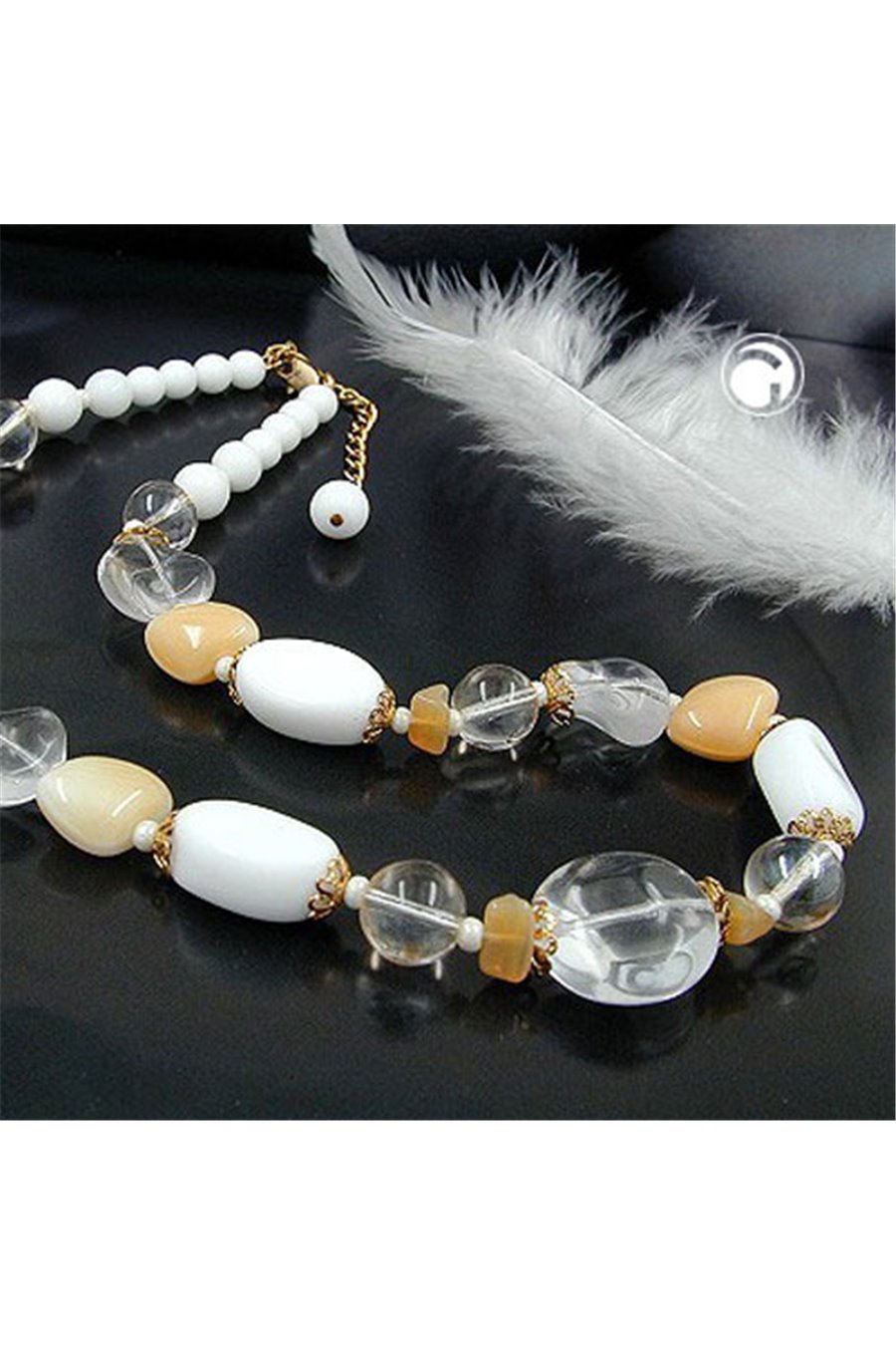 NECKLACE GLASSBEADS WHITE-BEIGE