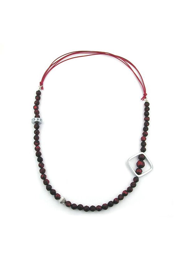 NECKLACE RED BEADS CHROME COLOURED SQUARE BEAD