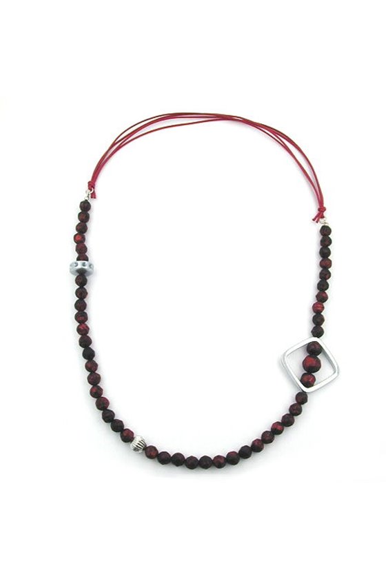 NECKLACE RED BEADS CHROME COLOURED SQUARE BEAD