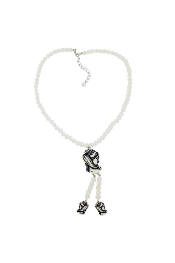 NECKLACE WHITE BEADS AND BLACK/BEIGE CAMEO