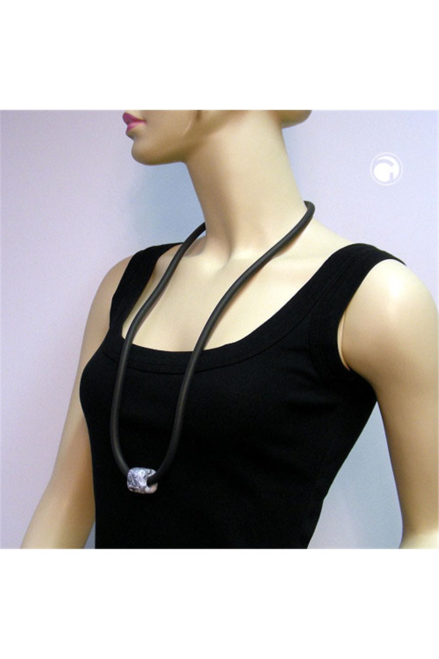 NECKLACE SQUARE BEAD BLACK-WHITE