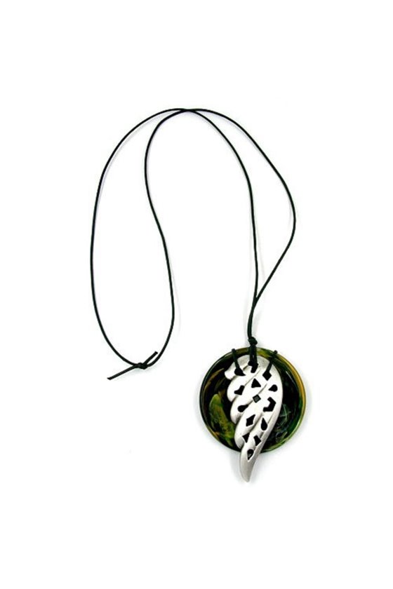 NECKLACE SILVER LEAF ON A GREEN DISK