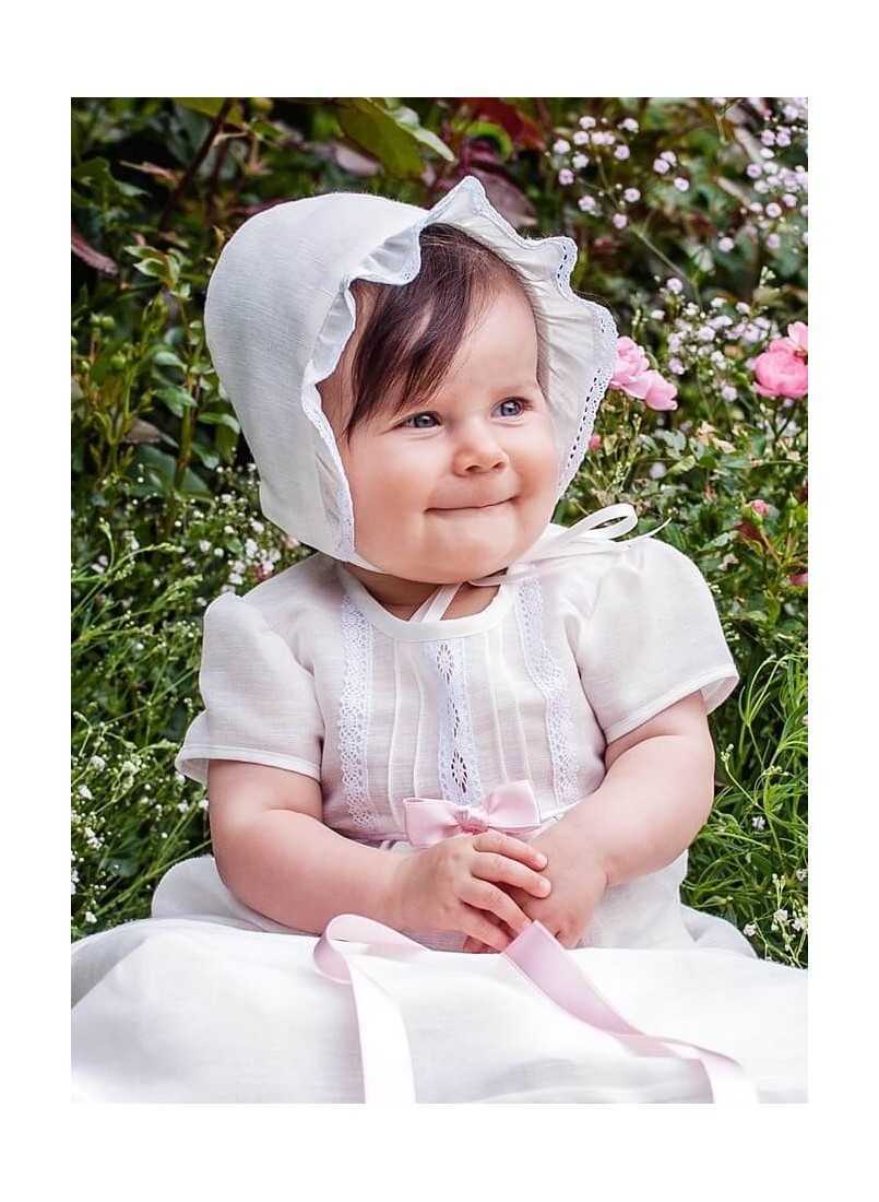 Christening gown with short sleeves, in off white linen with bonnet