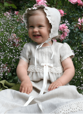 Christening gown with bonnet in linen. Grace of Sweden