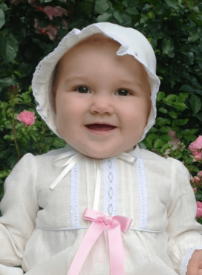 busig baby i hätta på sin dopdag