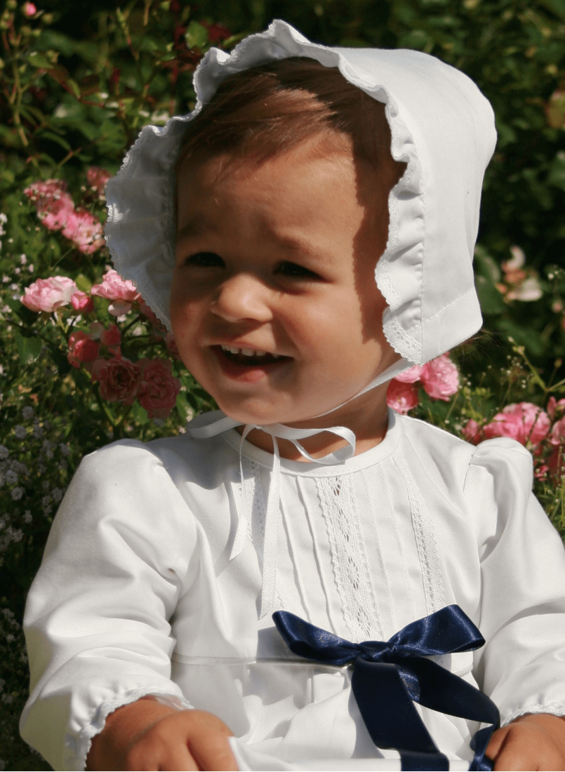 Christening bonnet i white cotton for baby boys and girls